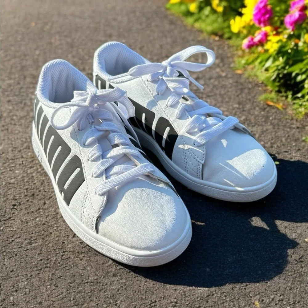 Puma Smash V2 Bold Sneaker In White Size 3.